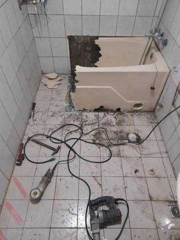 安氏國際。 磁磚。油漆。 家庭裝修 - 破壞性施工前