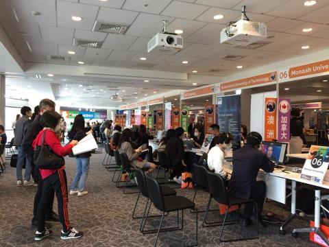 展志科技有限公司 - 展志科技專業承包多個國際旅展、留遊學展、醫學年會、世貿大小展覽之設備租賃、網路架設及金馬獎網路架設、工程師駐場等服務，能勝任電腦維修、網路問題解決，專業值得您的信賴。