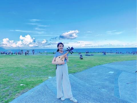 陳嘉瑜 - 配合教育部計畫，到花蓮七星潭快閃，推廣藝術