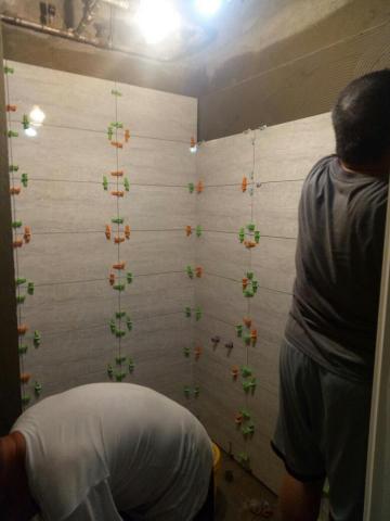 開得室內裝潢工程 - 浴室貼磚施作1