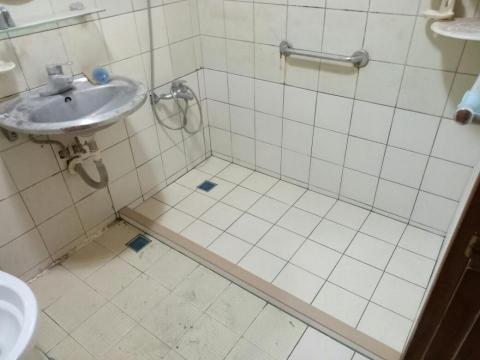 開得室內裝潢工程 - 浴缸拆除局部貼磚回補