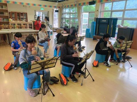 吳喬儀 - 光華國小葫蘆絲課教學照片