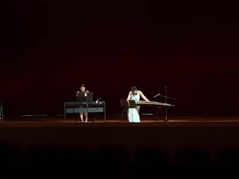 楊雅筑(Katty) - 古箏演奏-戀春風
朋友幫忙彈琴