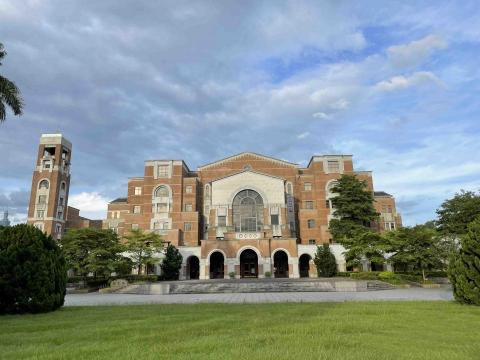 Tiffany Yeh - 台灣大學總圖