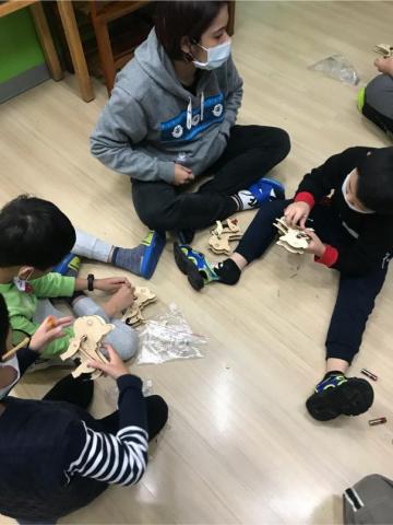 Sabina 王老師 - 帶機器人手作營隊～