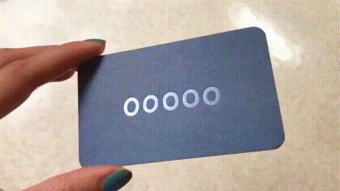 張怡惠 - 【 名片設計｜OOOOO 】

後加工呈現：打凹加珍珠箔（正面五個O），一定要動一動才看得到OOOOO
*影片有色差，名片顏色以前一張圖片為準