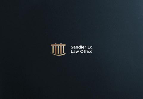 拾肆社  | 14 Design  - 為律師事務所設計之商標，業主希望女兒名字「芯」作為設計，因此將「芯」字與法院羅馬柱，並傳遞可靠的視覺印象。