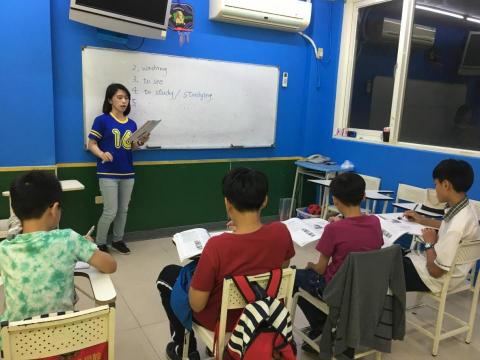 Carmen 嘉雯 - 補習班上課教學 Carmen 嘉雯 - 補習班上課教學
