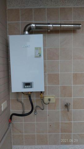 加成發實業(土水電木鐵-水電工程) - 瓦斯熱水器安裝-1[數位恆溫款 室內式-半密閉式強制排氣式{FE式}](新成屋之安裝)，包含周遭配件更換