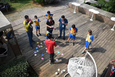 王弘威 - 與小學伴一同參與團康活動，拉近彼此距離