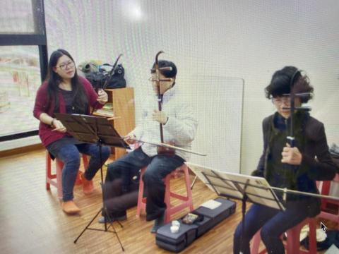 蘇韋茵 - 二胡教學