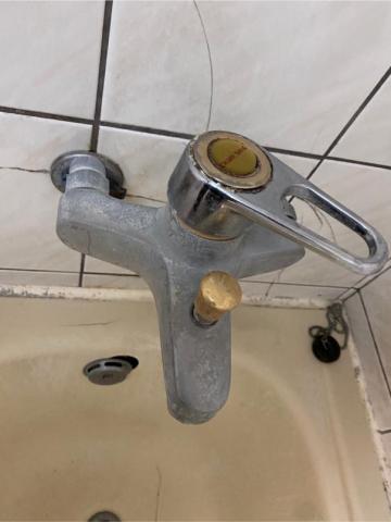 安倫清潔 - 浴室水龍頭清潔-前