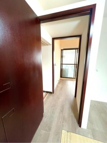 Jun油漆個人工作室 - 施工後
三間房間全室批土乳膠漆，
床頭木皮染色及房間門框門片染色～
兩座舊式櫃體未拆除，
實體還不錯，於是屋主選擇改色，
兩座櫃子噴起來跟烤漆沒兩樣，
只差沒有批土，不過質感真的很棒。