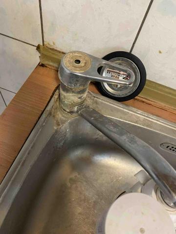 安倫清潔 - 廚房水龍頭清潔-前