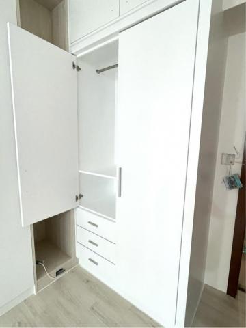 Jun油漆個人工作室 - 施工後
三間房間全室批土乳膠漆，
床頭木皮染色及房間門框門片染色～
兩座舊式櫃體未拆除，
實體還不錯，於是屋主選擇改色，
兩座櫃子噴起來跟烤漆沒兩樣，
只差沒有批土，不過質感真的很棒。