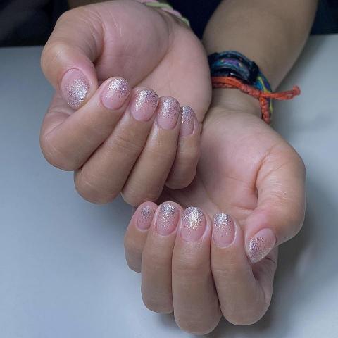 女指美甲工作室 - 