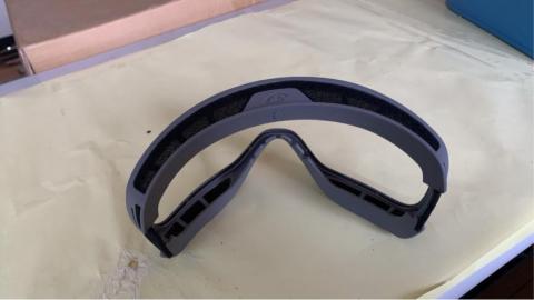 怡利代工所 - 雪鏡氣窗貼合