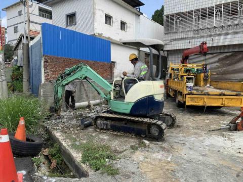 翔茂土木包工業 - 電線桿安裝