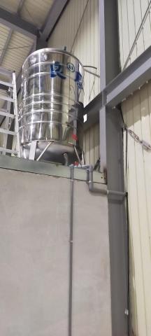 小辰水電泥作維修行 - 水塔安裝和配管