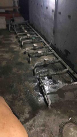 玖佰益時尚防水公司 - 公寓屋頂，漏水很嚴重，地板表面全部打掉，水泥施做，後面在防水