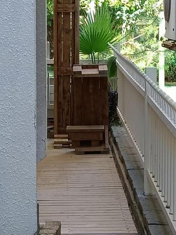 三合順防水油漆塗裝裝修工程 - 室外松木整修-（表面原有漆面磨除）