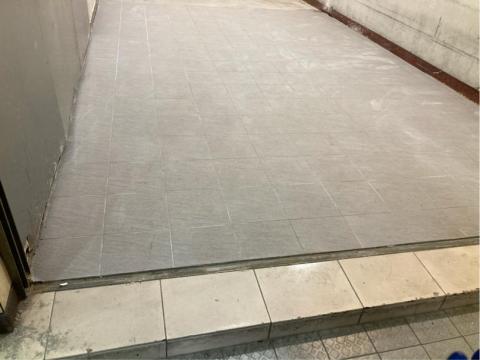 復佳企業（台中）統包工程 - 地面貼磚30*30完工