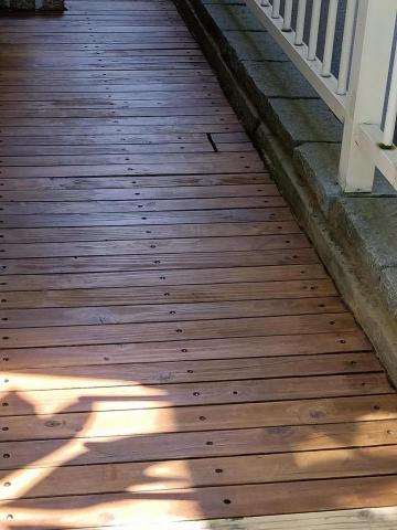 三合順防水油漆塗裝裝修工程 - 室外松木地板整修-（表面漆面磨除後粉塵以吸塵器吸除後木材表面塗刷護木漆