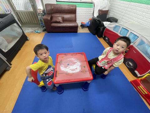凱西 - 協助照顧的小孩
圖為1歲&3歲時期