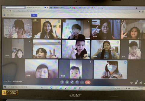 小伊 - 兒保營線上帶動