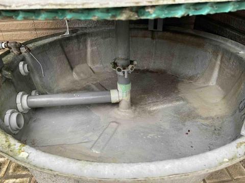 水晶晶冷氣工程 - 箱型冷氣冷卻水塔水槽清洗