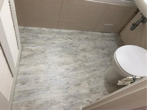 謙邑(采婕)實業有限公司 - 2mm方塊塑膠地板in浴室