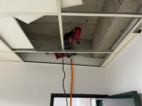 水晶晶冷氣工程 - 牆壁洗孔佈管安裝