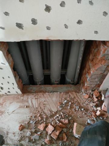 阿良居家拆除宅修 - 管道間開孔