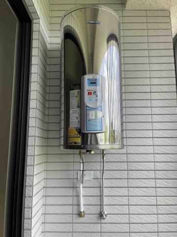 安家士水電裝修 - 電熱水器高品質專業安裝！
使用不鏽鋼管、不鏽鋼保溫管，壽命更持久！