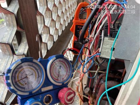 水晶晶冷氣工程 - 室外機壓力檢測查漏