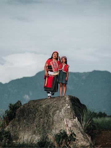 宏音影視製作有限公司 - 音樂錄影帶《日出東方》劇照