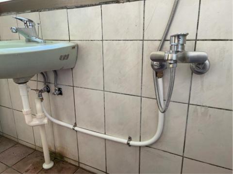 安家士水電裝修 - 老舊熱水管線堵塞，重新配置不鏽鋼保溫管