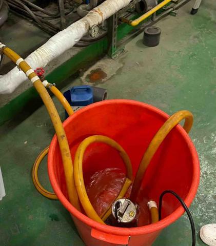 水晶晶冷氣工程 - 雙效主機藥水清洗熱交換器