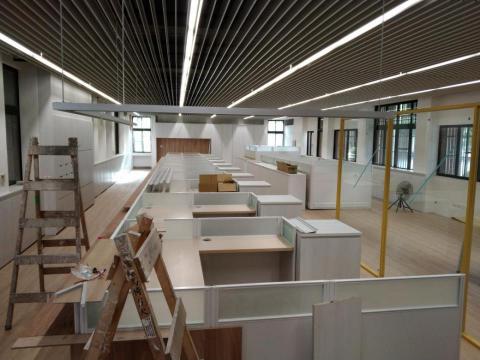 甄盈企業社 - 成功大學鋁槽燈安裝