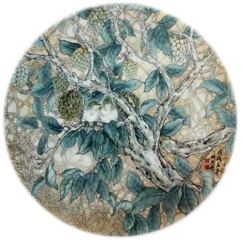 胡乃丹 - 題目:築系列                               
年代: 2018                                     尺寸: 69x69cm                         
媒材:工筆設色
  「築」系列描繪台南鄉間作物的生長姿態，並藉由竹編的有機造型，巢穴般的包圍著鄉間的作物，營造出台灣的人情味，彷彿在訴說著一段工藝的史詩