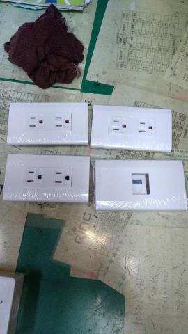 豐富冷氣水電工程行 - 裝潢住家更換插座以及網路插座