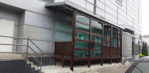 惠丞企業有限公司(鐵工) - 案件作品一、湖口某科技公司-吸煙平台(施工完) 惠丞企業有限公司(鐵工) - 案件作品一、湖口某科技公司-吸煙平台(施工完)