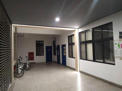 甄盈企業社 - 成功大學鋁槽燈安裝