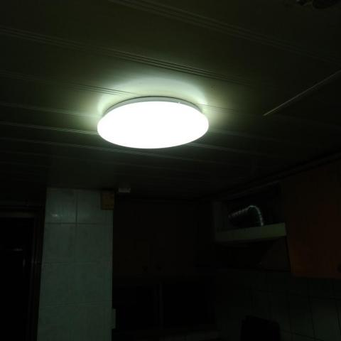 李坤霖 - 吸頂燈安裝