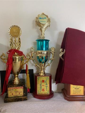 簡老師內湖音樂工作室（到府有合作老師，也可參加發表會） - 鋼琴大賽得名獎盃