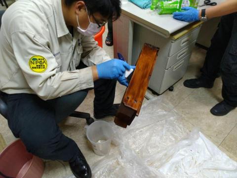 蟲鼠剋星 - 木造古董傢俱施作蛀蟲防治