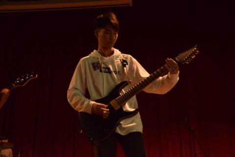 提供吉他換弦台中服務的專家尹致楦