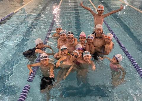 台南游泳教練鯊魚哥哥游泳教室 - 台南游泳教練-鯊魚哥哥游泳教室，這班是來自各個進階班(特別挑選過)的菁英好手，組成泳訓班