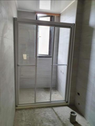 淋浴拉門達人 - 一字三門白框清玻加內外把手