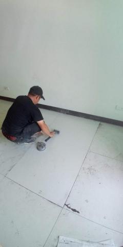 欣欣油漆工程 - 室內地磚施作